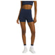 Wilson Baseline ballshort voor dames in donkerblauw, gedragen ten voeten uit