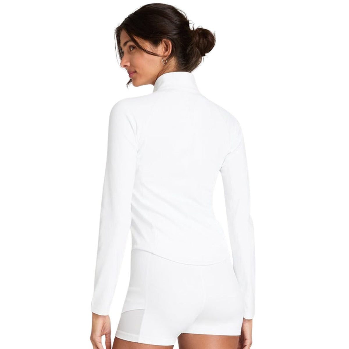Witte Wilson Baseline trui schuin van achteren met witte short