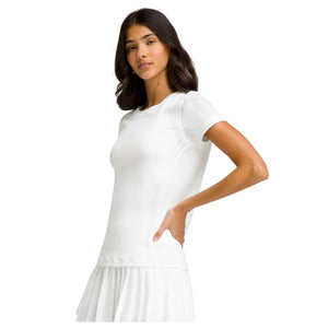 Wit Wilson Pro Seamless T-shirt schuin van voren met hand in de zij