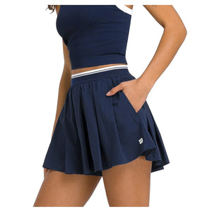 Donkerblauwe Wilson Velocity plisseshort met gestreepte tailleband, vooraanzicht